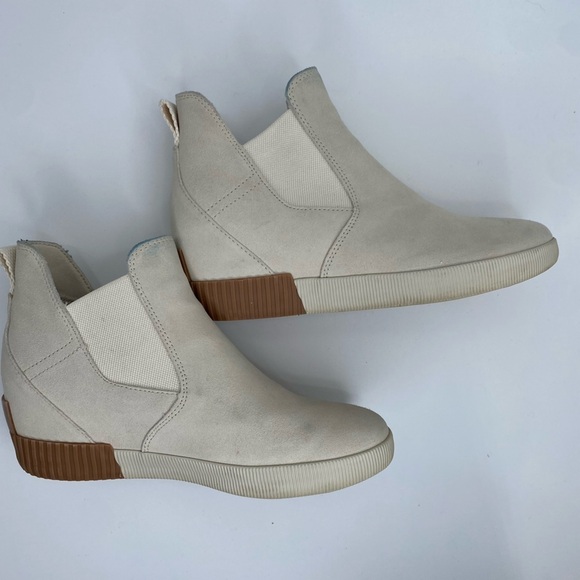 Sorel Out and About Stone Suede Slip on Wedge boot Shoes size 9.5 - Picture 9 of 9